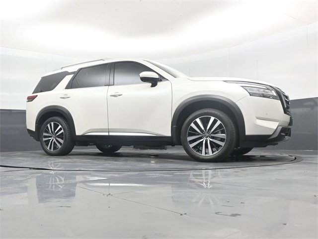 Used 2024 Nissan Pathfinder Platinum w/ Cargo Package image 42