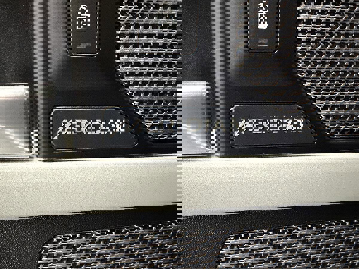 Used 2020 Land Rover Defender 110 First Edition image 16