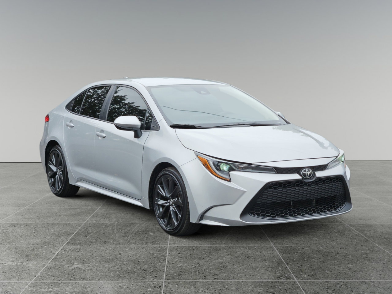 Used 2021 Toyota Corolla LE image 1