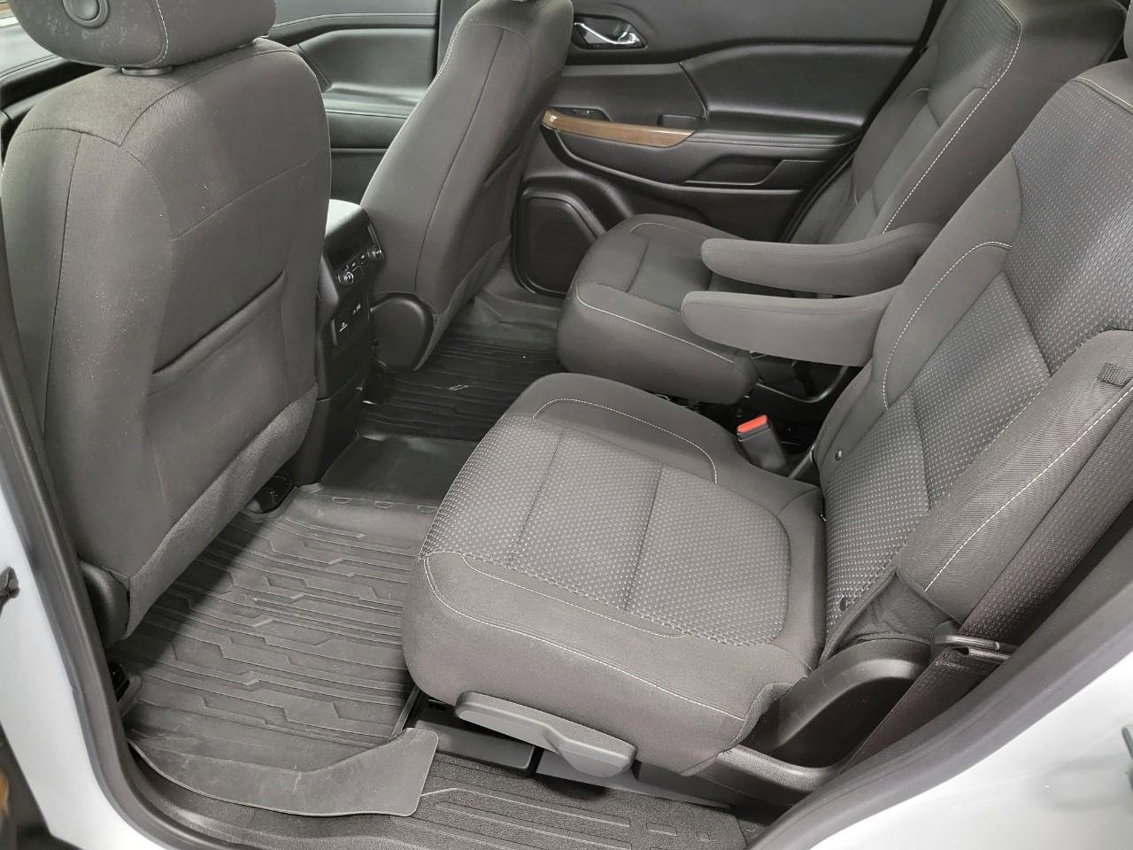 Used 2023 GMC Acadia SLE w/ Driver Convenience Package image 22