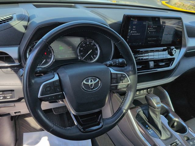Used 2022 Toyota Highlander Platinum image 15