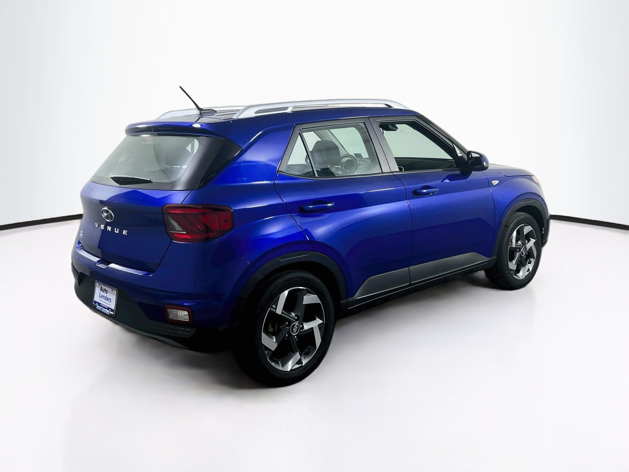 Used 2023 Hyundai Venue SEL FWD image 5
