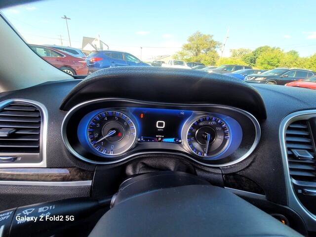 Used 2018 Chrysler 300 Limited image 23