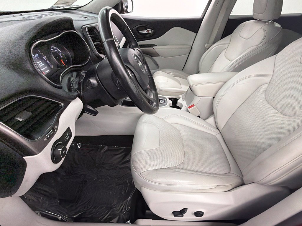 Used 2020 Jeep Cherokee Latitude Lux w/ Quick Order Package 26H Lux FWD image 22