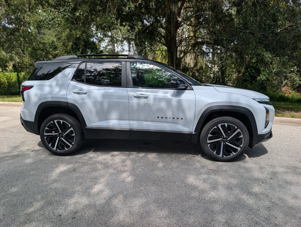 New 2027 Chevrolet Equinox RS FWD image 10