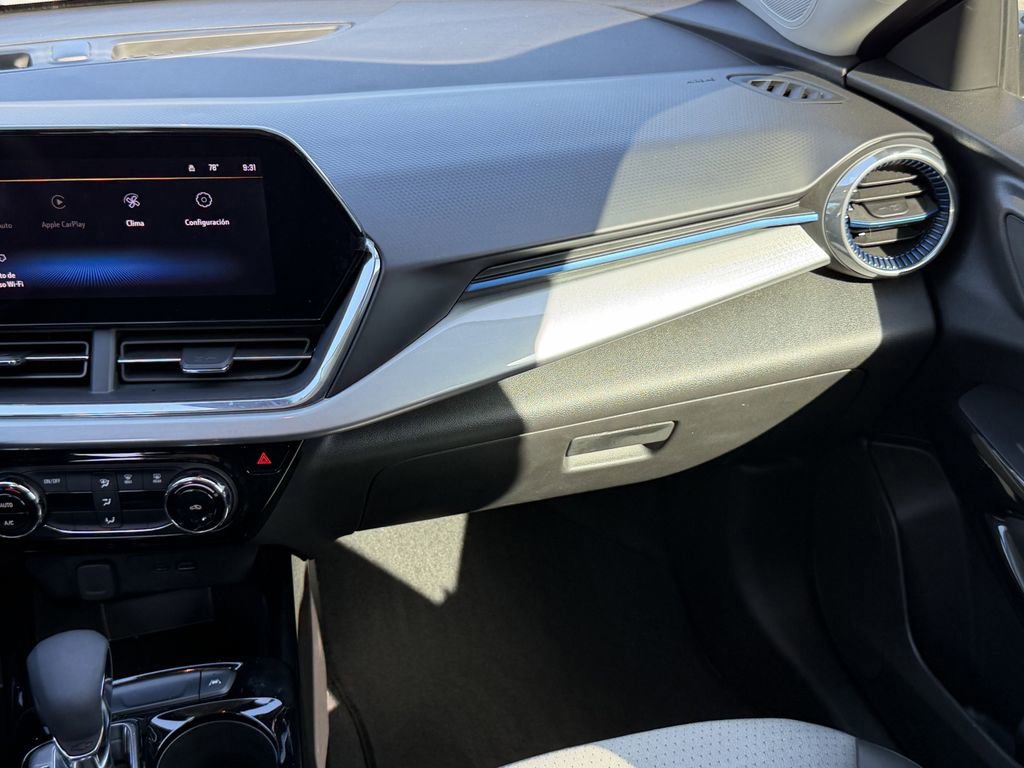 Certified 2025 Chevrolet Trax LT FWD image 15