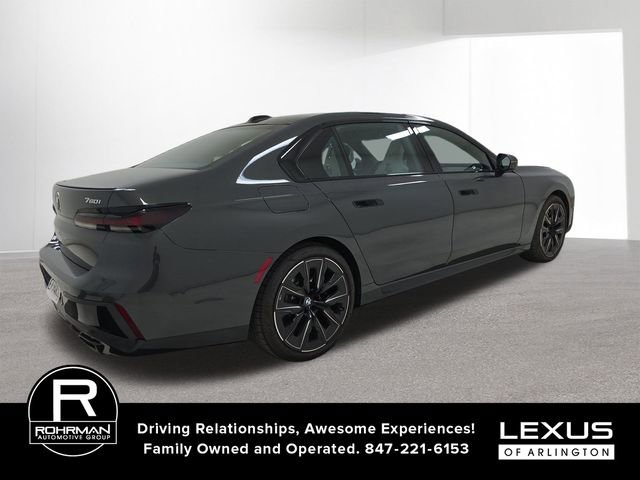 Used 2025 BMW 760i xDrive w/ Premium Package image 3