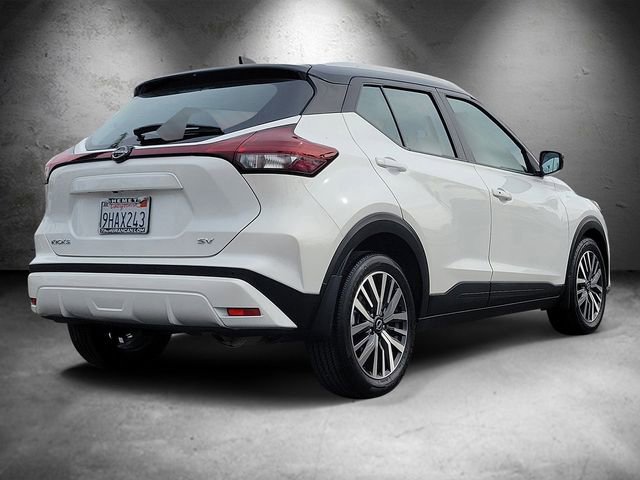 Used 2023 Nissan Kicks SV image 3