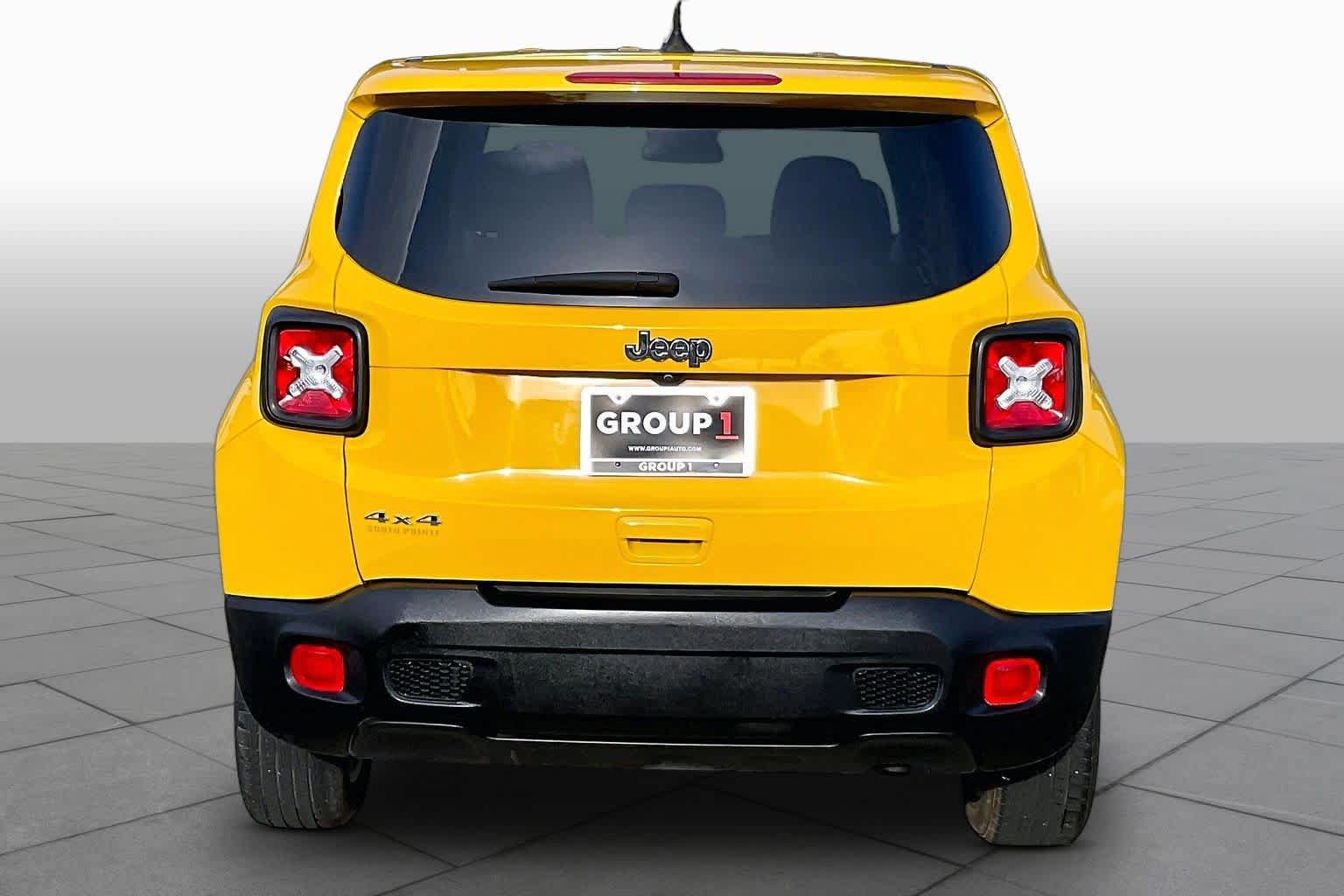 Used 2023 Jeep Renegade Latitude AWD/4WD image 5