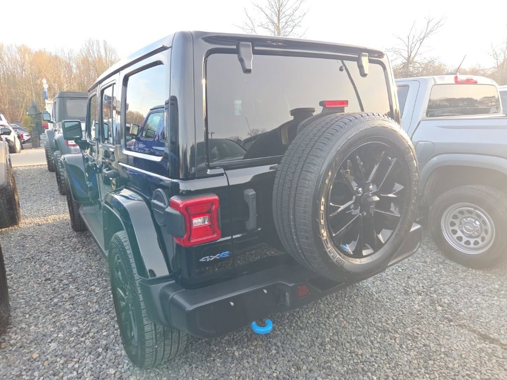 Used 2022 Jeep Wrangler Unlimited Sahara w/ Cold Weather Group image 4