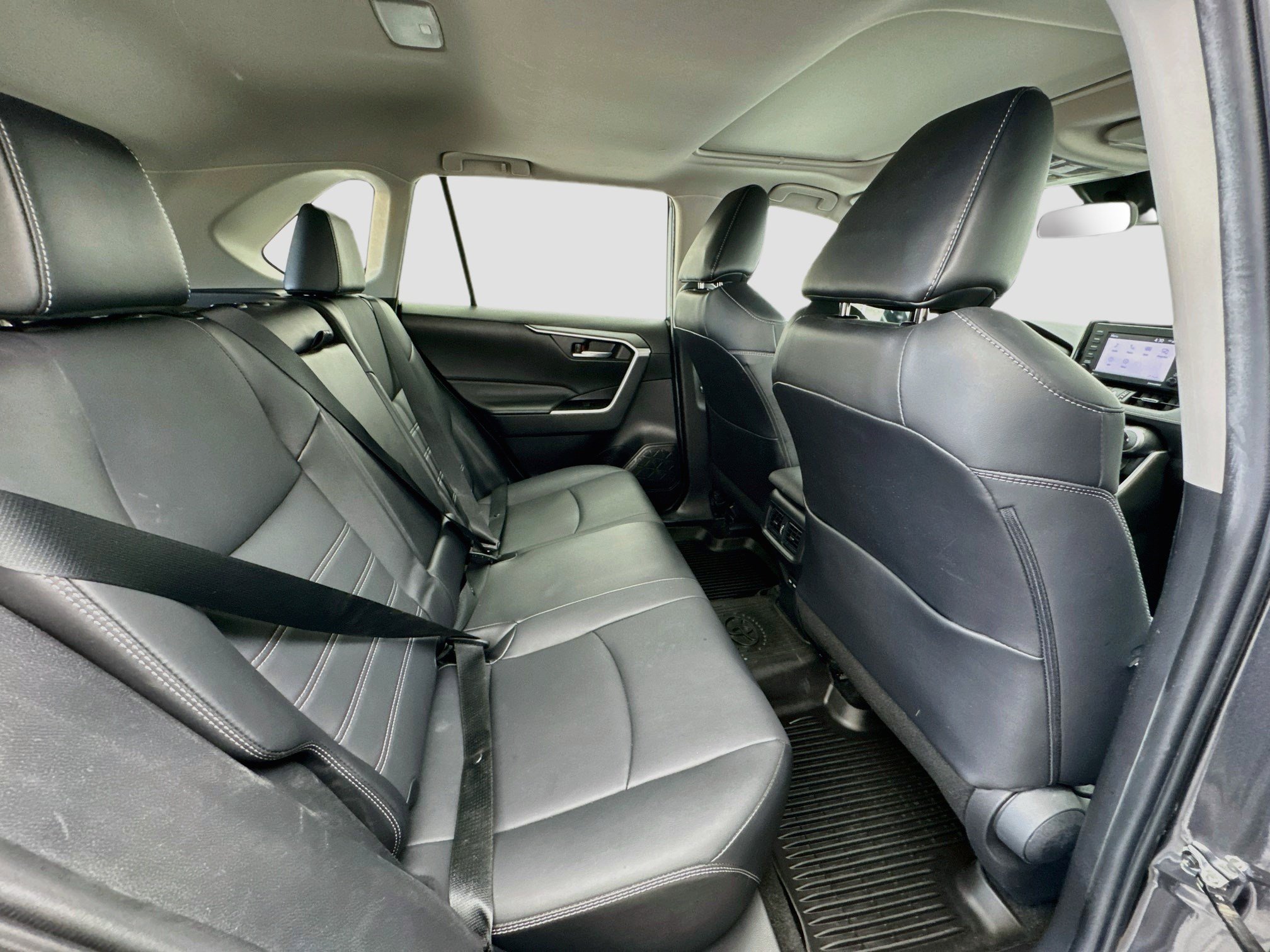 Used 2022 Toyota RAV4 XLE Premium FWD image 19
