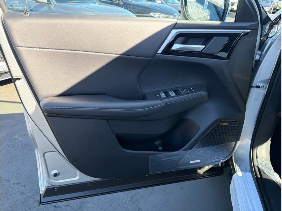 New 2026 Mitsubishi Outlander LE image 9