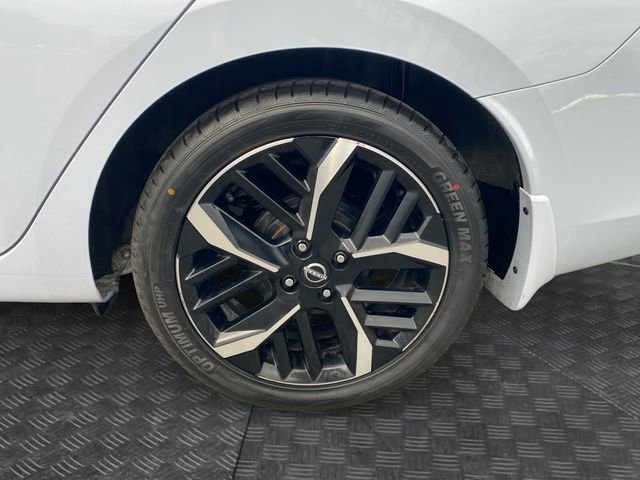 Used 2024 Nissan Versa SR w/ Trunk Package image 33