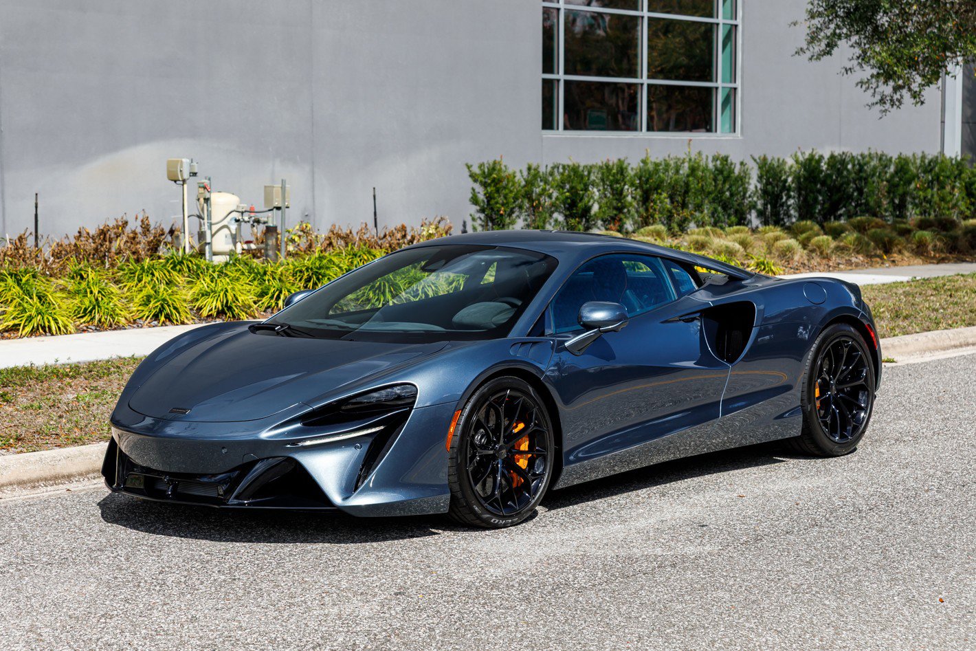 Used 2026 McLaren Artura RWD image 20