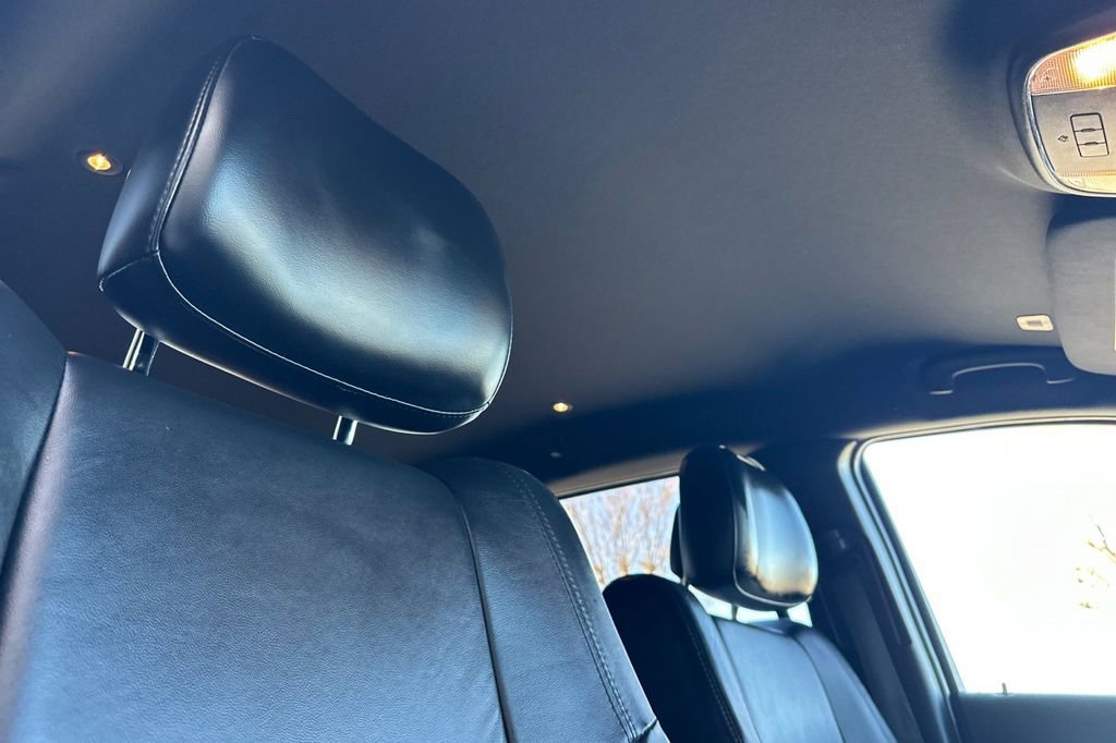 Used 2019 Jeep Grand Cherokee Limited image 14