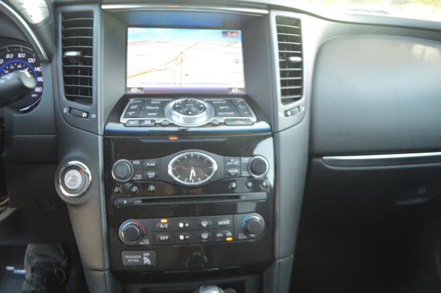 Used 2015 INFINITI QX70 2WD w/ Premium Package image 19