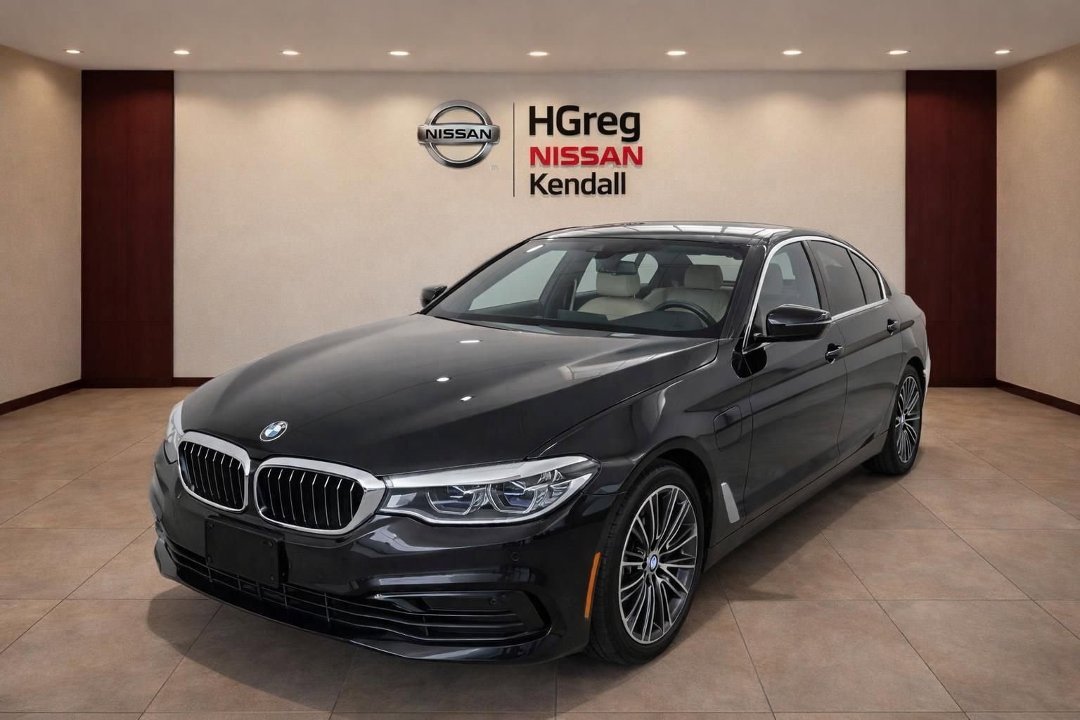 Used 2020 BMW 530e w/ Convenience Package RWD image 3