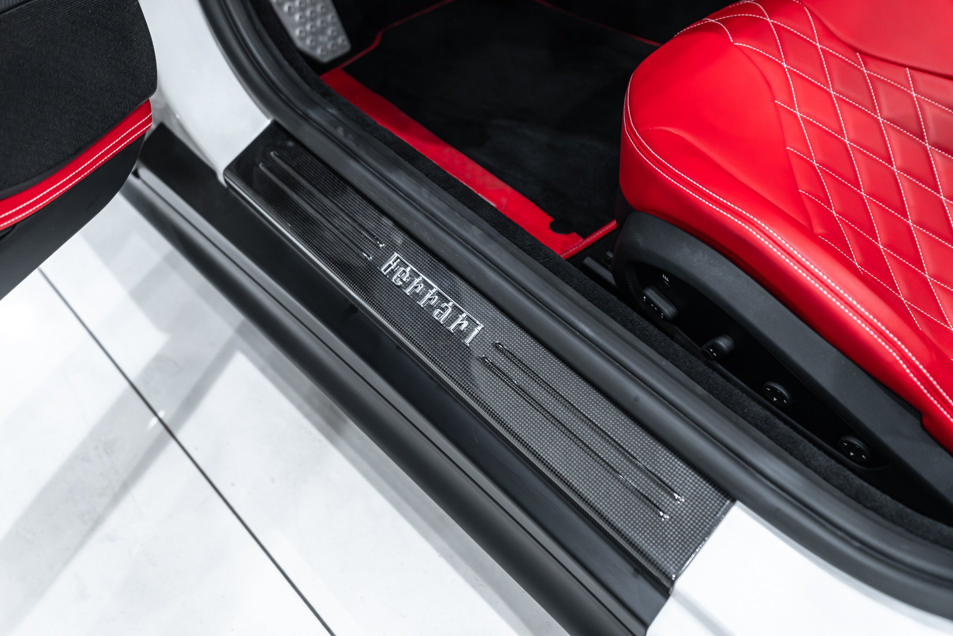 Used 2023 Ferrari 812 GTS RWD image 33