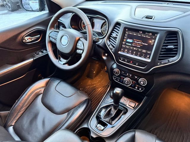 Used 2023 Jeep Cherokee Altitude Lux w/ Mopar Interior Package image 16