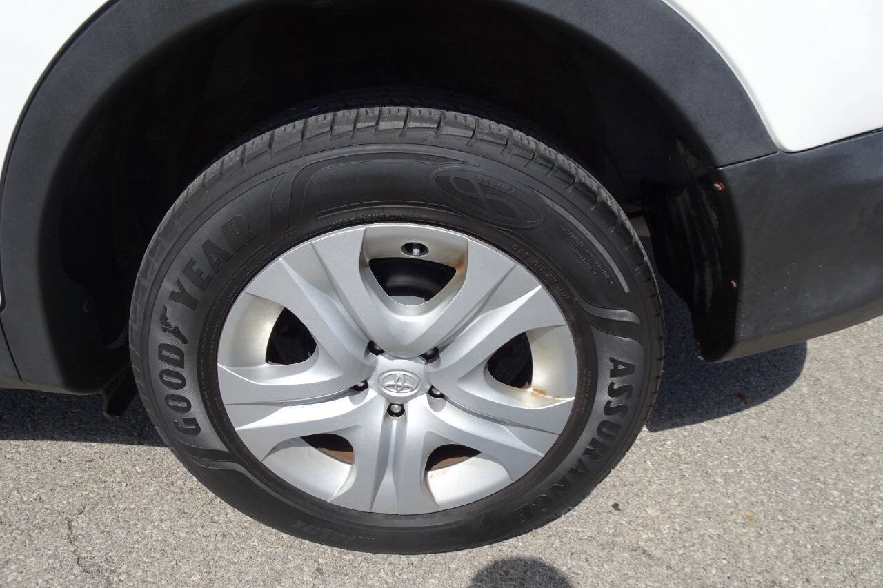 Used 2013 Toyota RAV4 LE AWD/4WD image 10