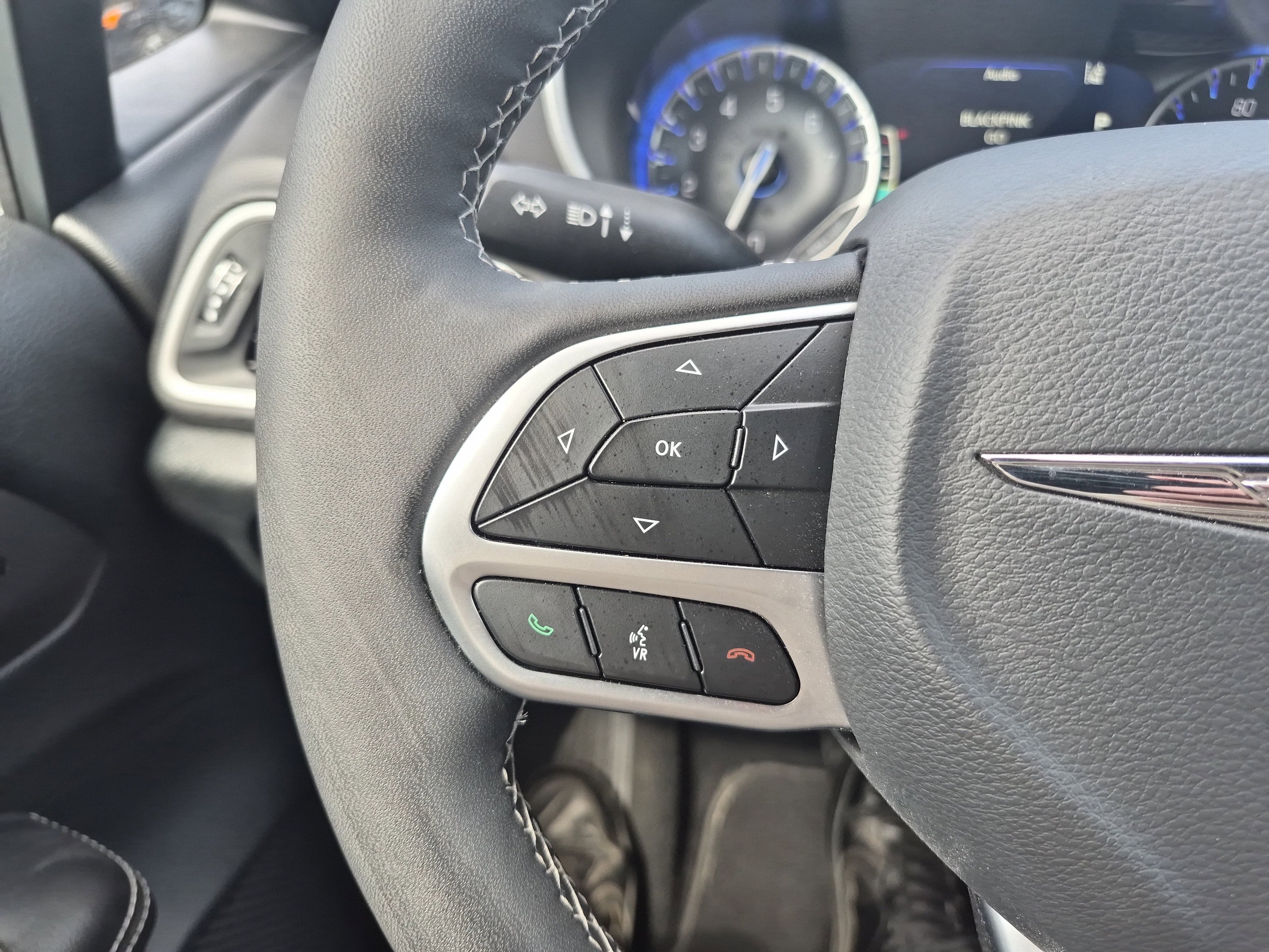 Used 2026 Chrysler Pacifica Select image 24