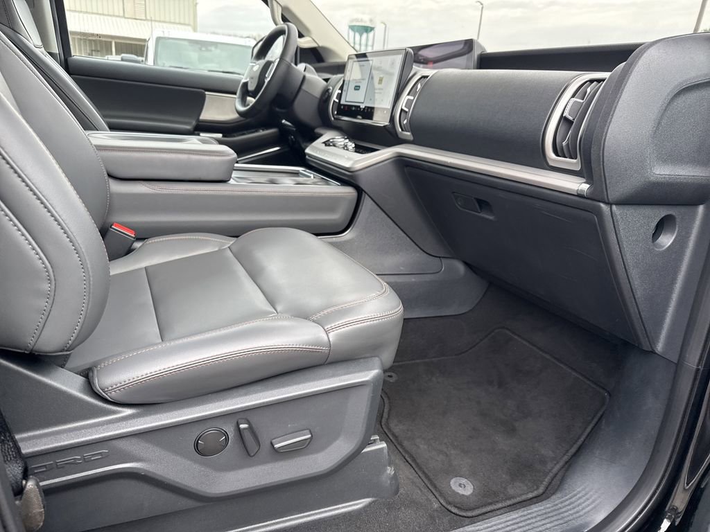 Used 2025 Ford Expedition Max Active image 13