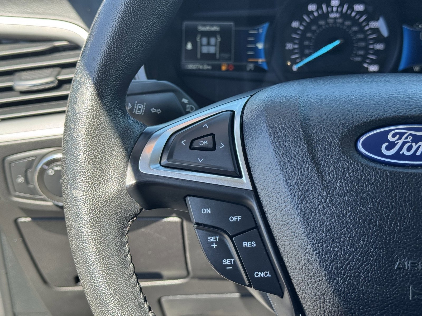 Used 2022 Ford Edge SEL image 16