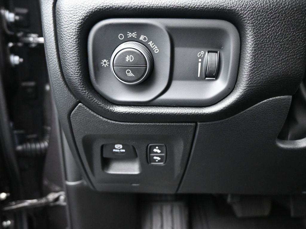 New 2026 RAM 1500 4x4 Crew Cab image 36