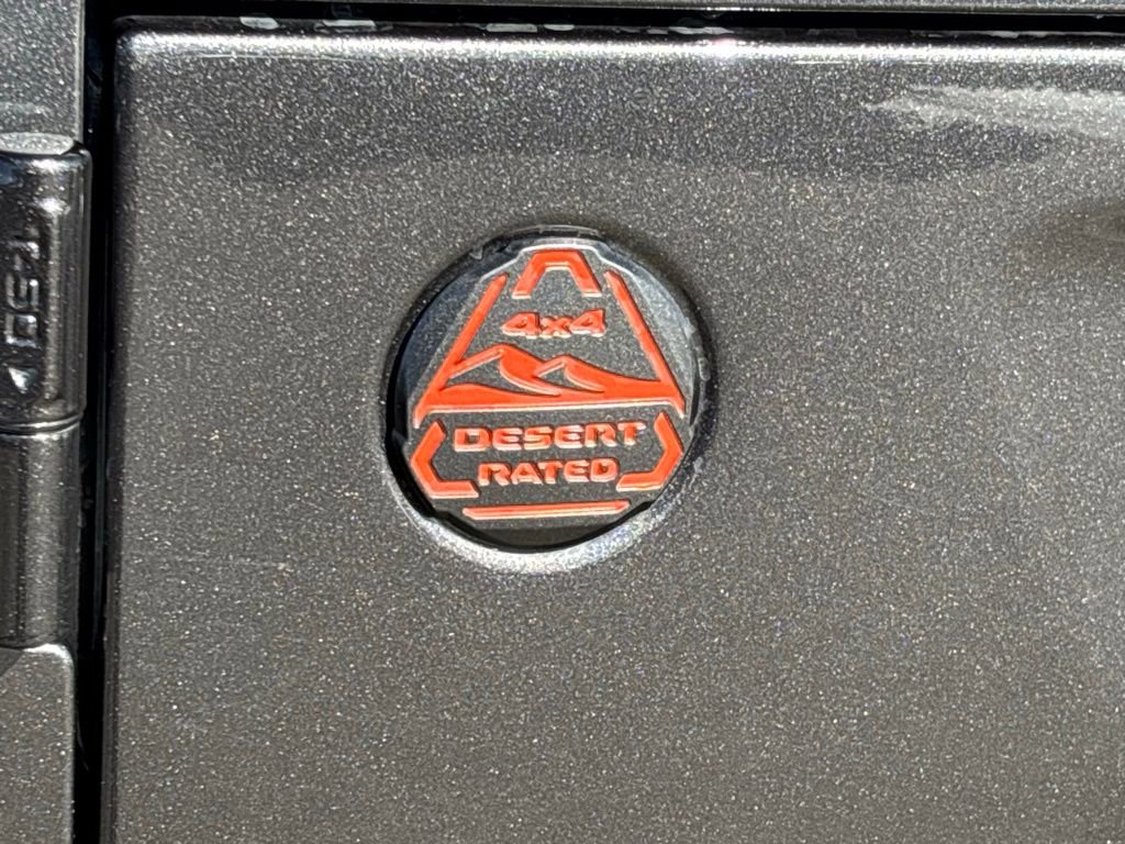 Used 2024 Jeep Gladiator Mojave w/ Technology Group image 10