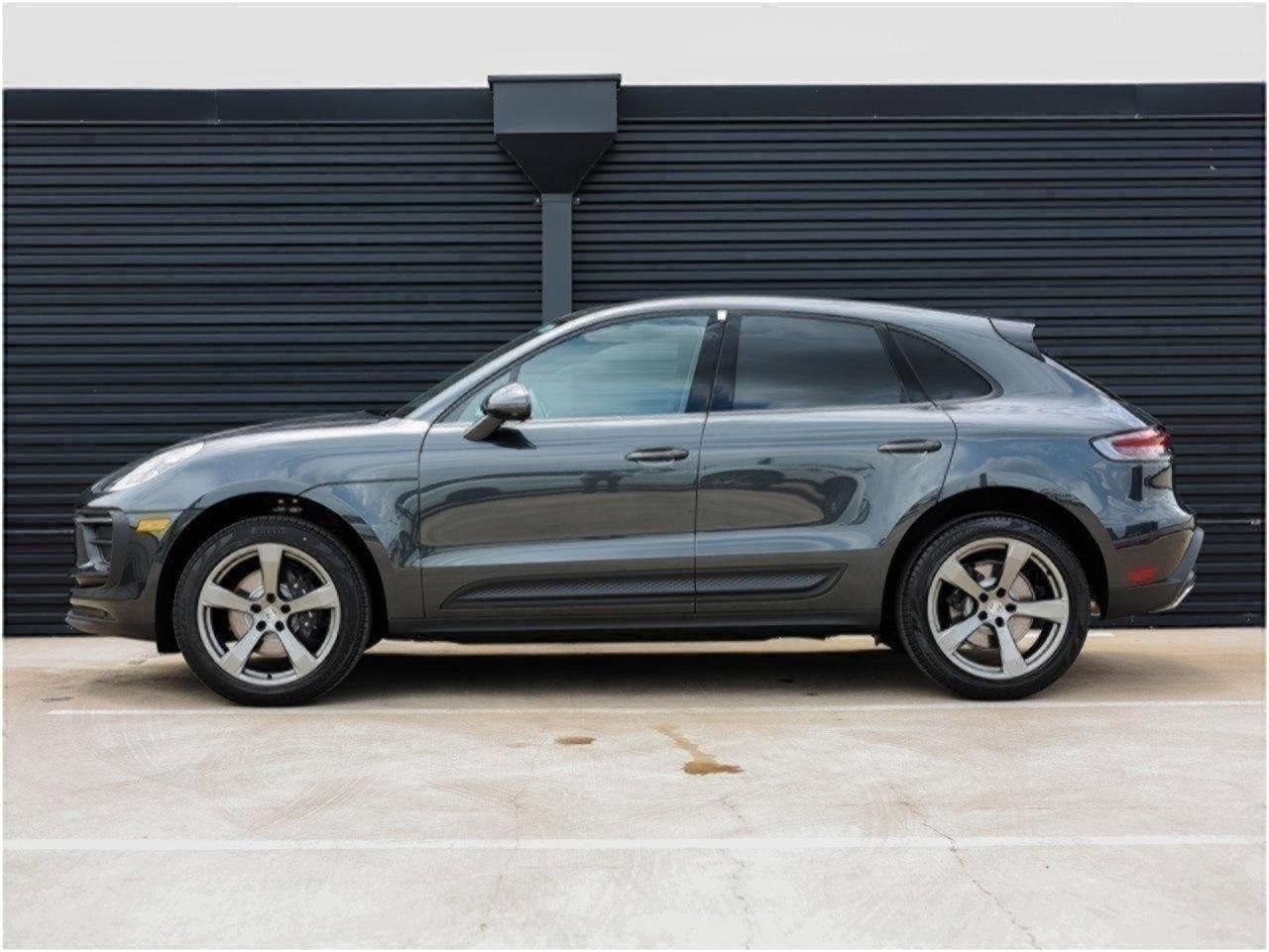 Certified 2025 Porsche Macan AWD/4WD image 2