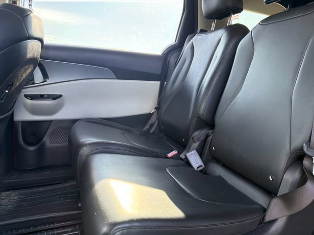 Used 2023 Kia Carnival LX FWD image 25