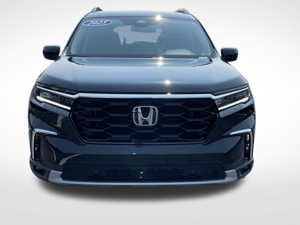 Certified 2025 Honda Pilot Touring image 9