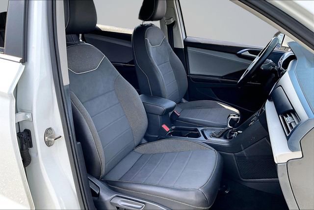 Used 2024 Volkswagen Taos SE image 27