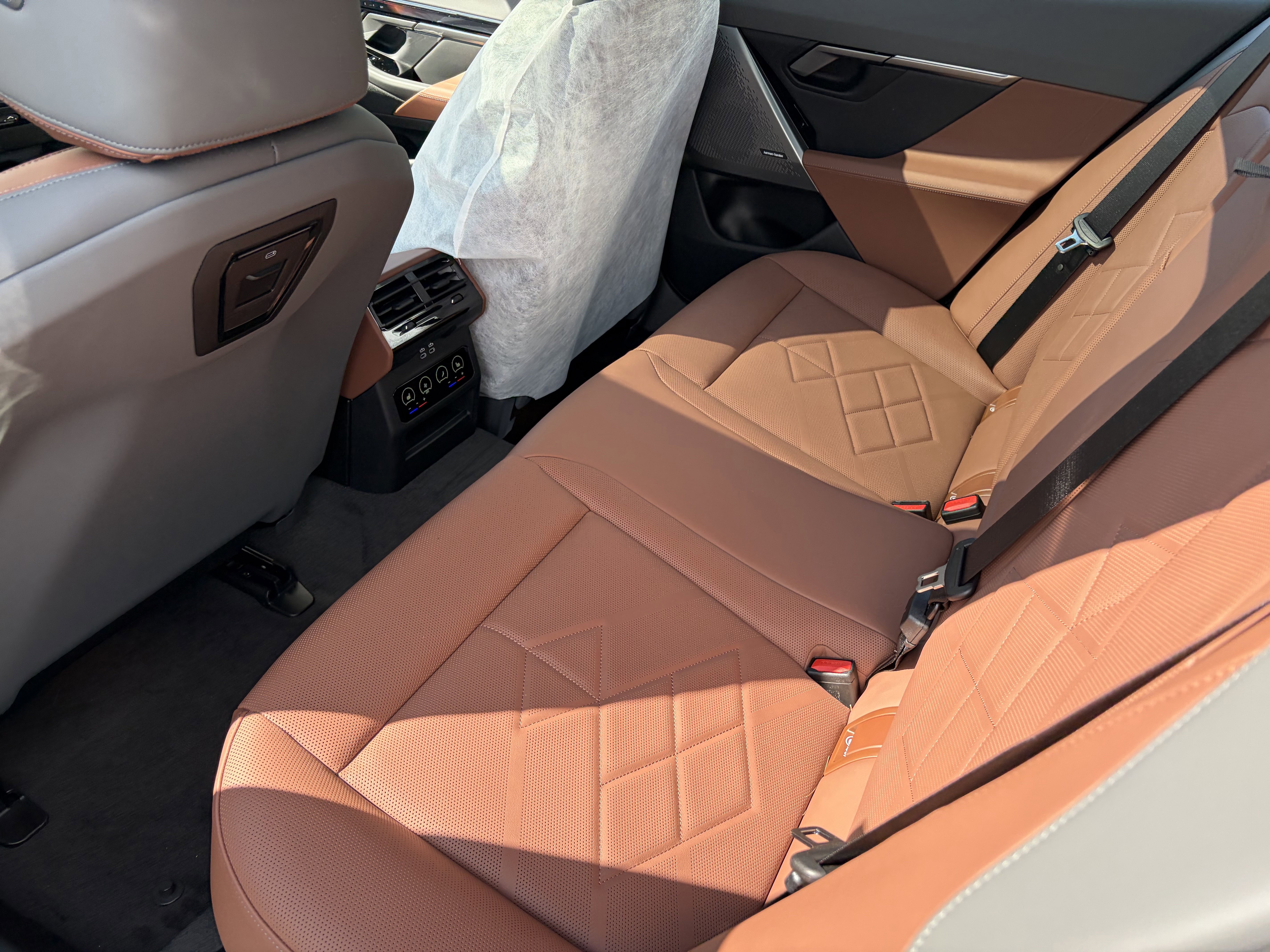 New 2026 BMW 550e xDrive AWD/4WD image 17
