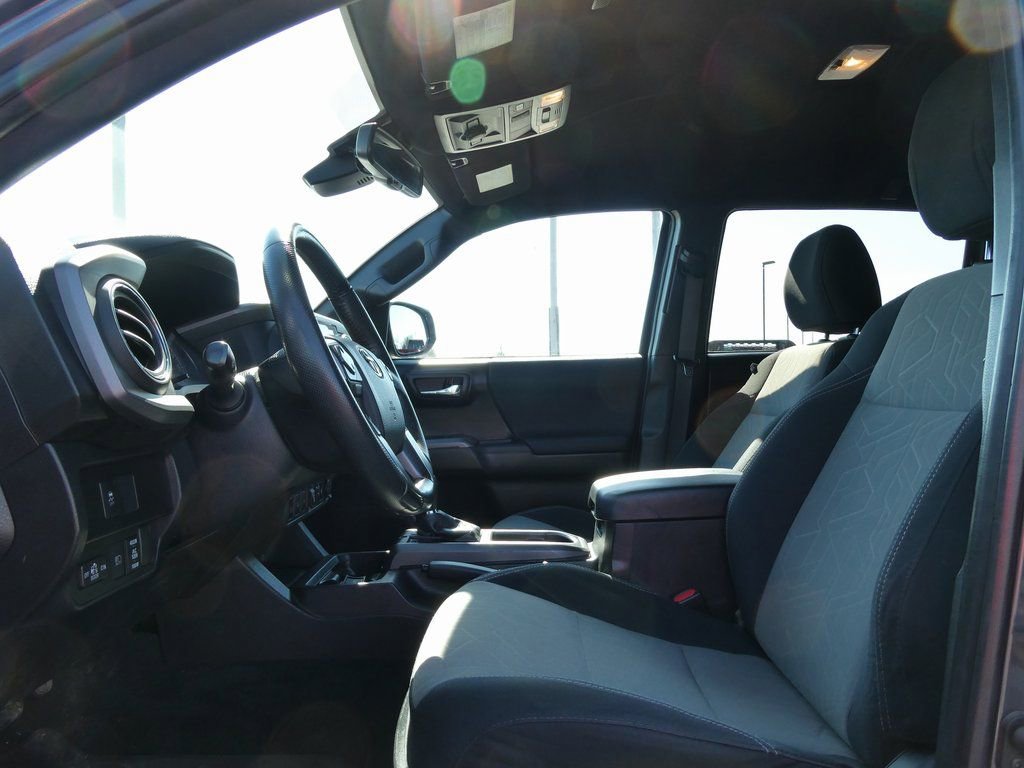 Used 2022 Toyota Tacoma TRD Off-Road w/ Technology Package image 20