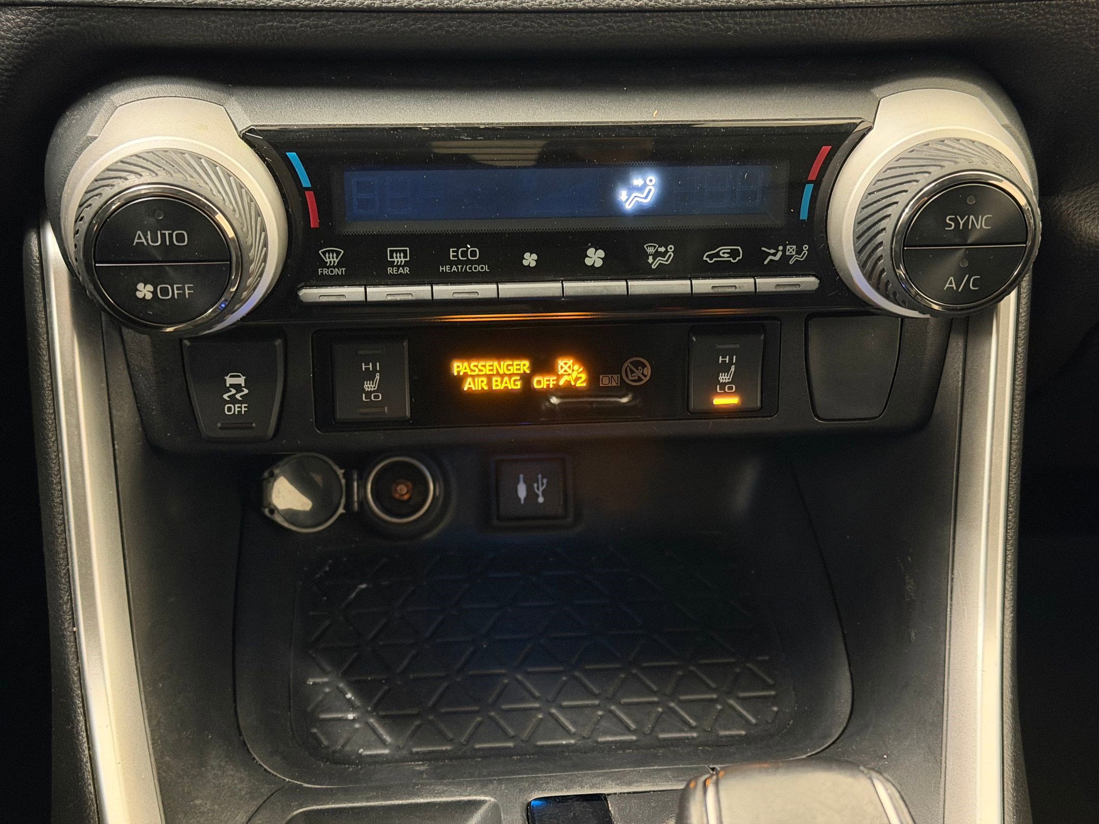 Used 2019 Toyota RAV4 XSE w/ Carpet Mat Package image 25