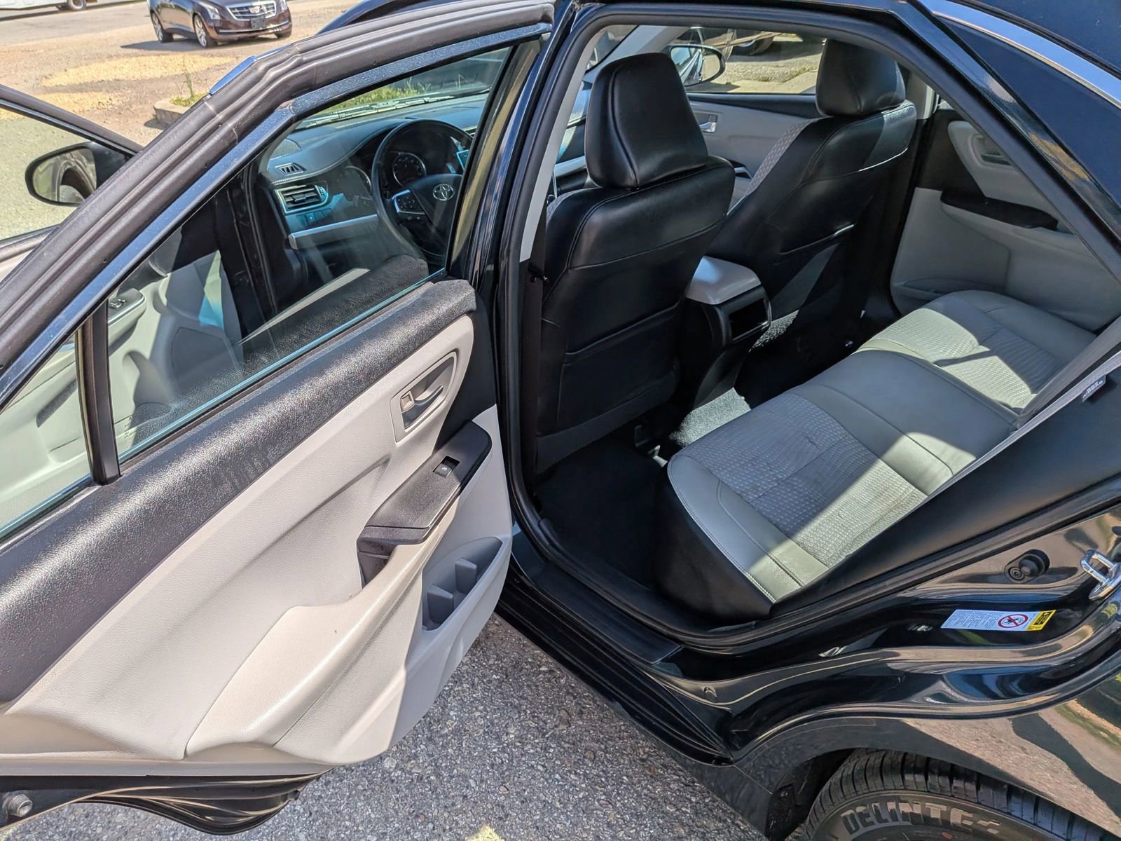 Used 2015 Toyota Camry SE FWD image 22