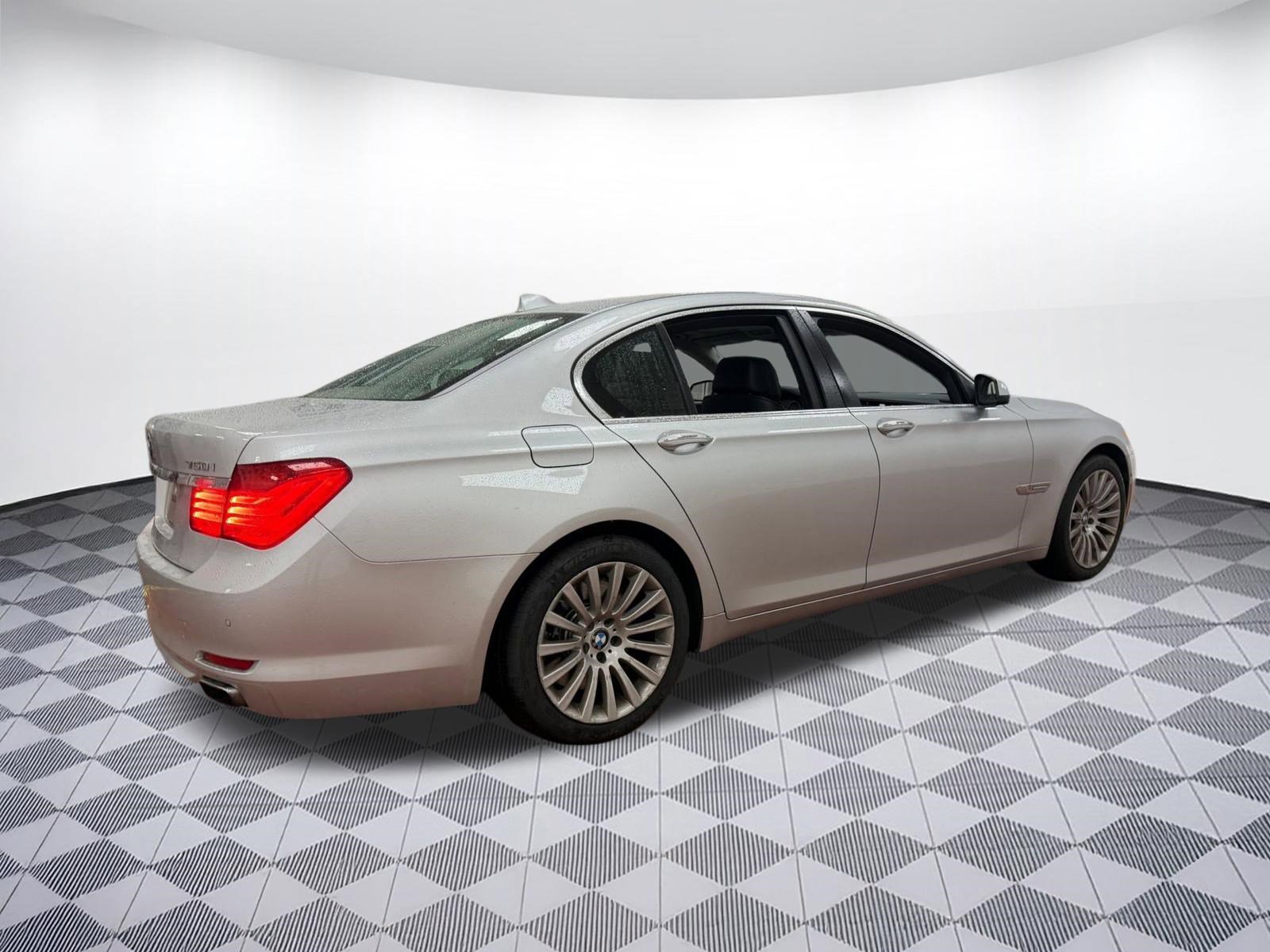 Used 2012 BMW 750i image 7