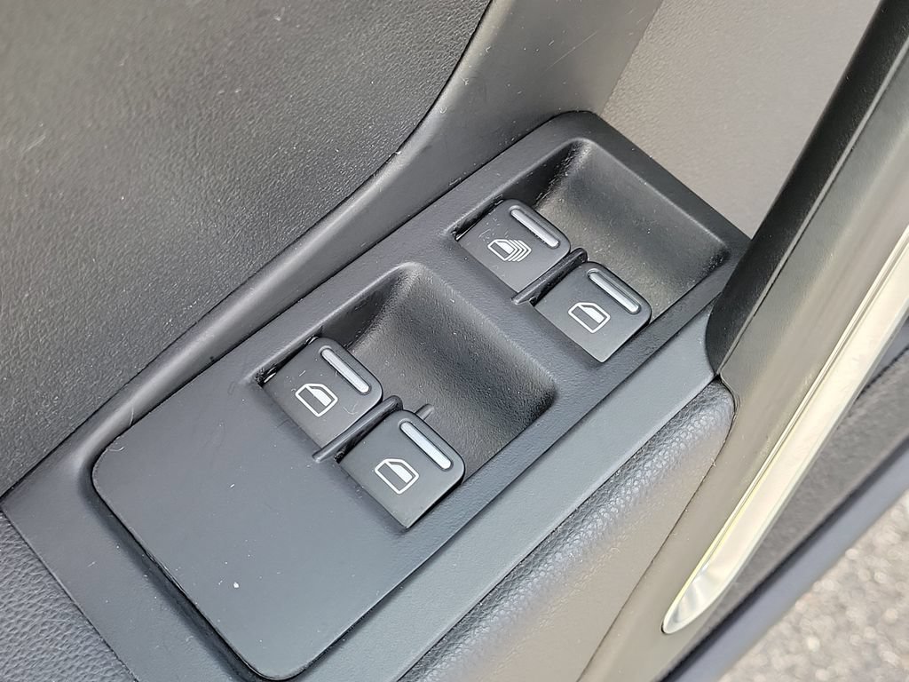 Used 2019 Volkswagen Beetle 2.0T S FWD image 14