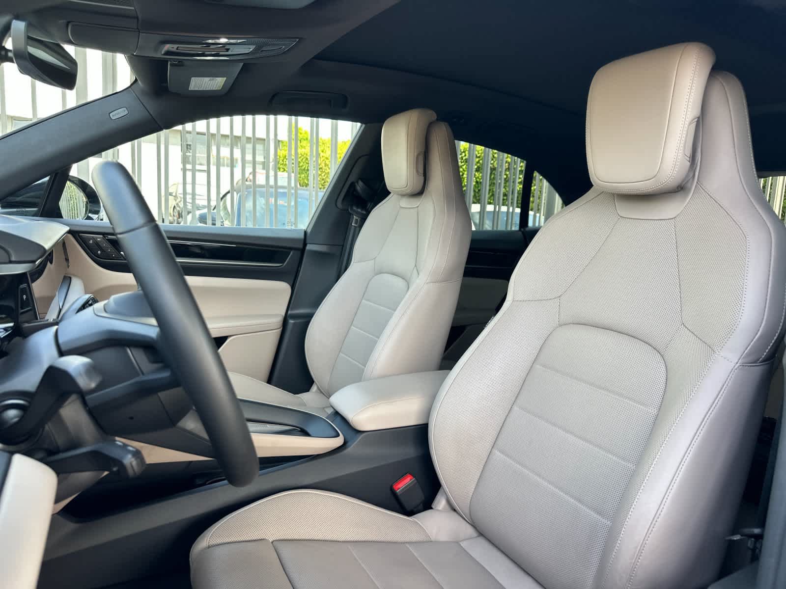 Certified 2025 Porsche Macan 4S Electric AWD/4WD image 5