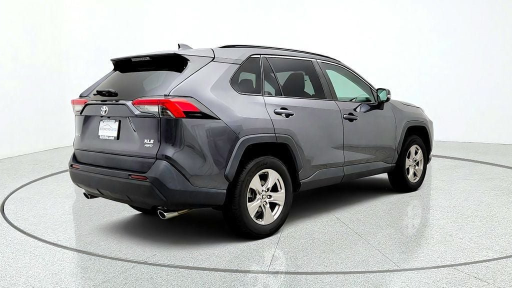 Used 2022 Toyota RAV4 XLE w/ Convenience Package AWD/4WD image 5