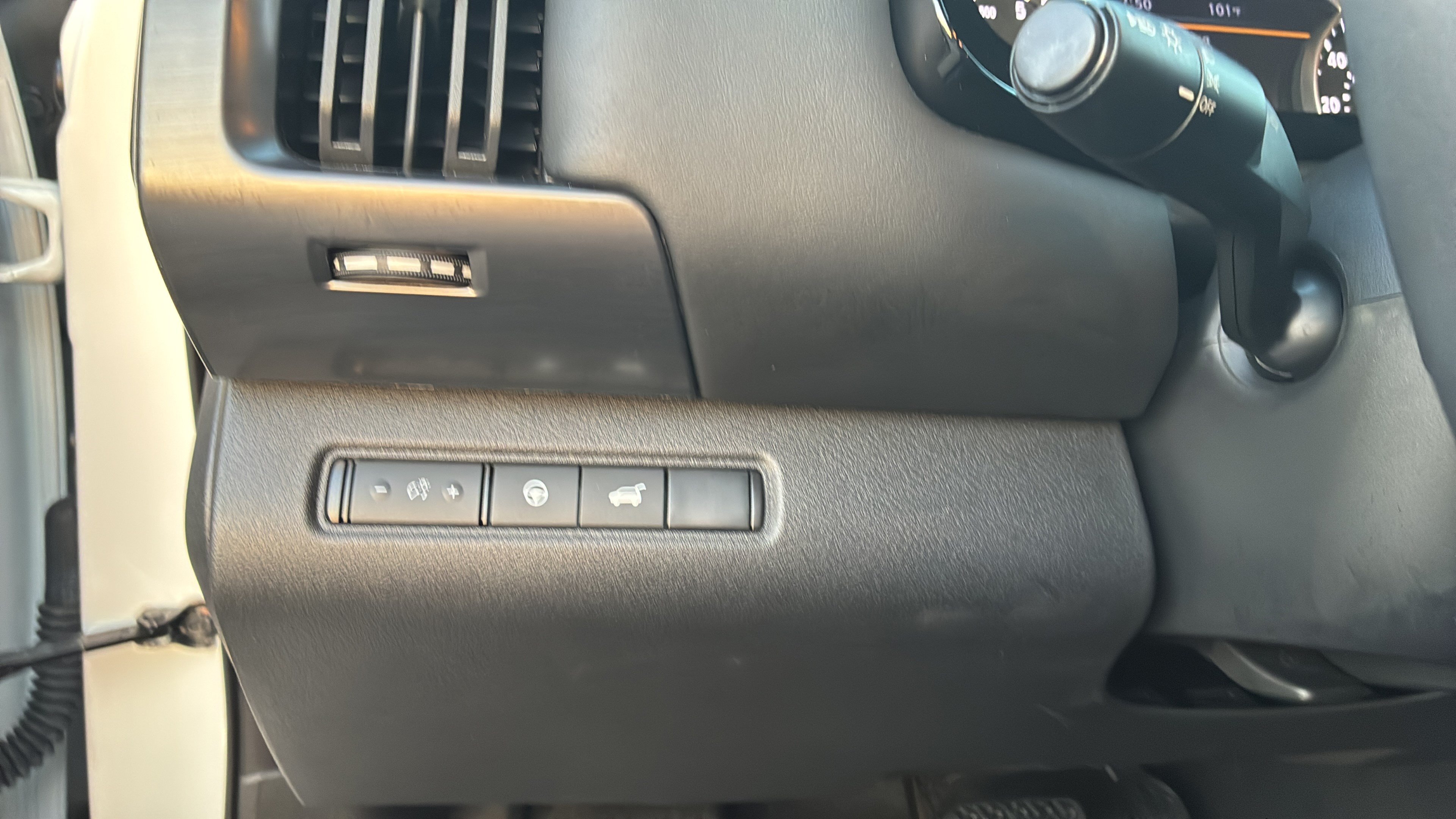 Used 2025 Nissan Pathfinder SL FWD image 15