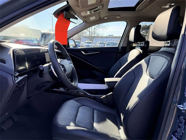 Used 2025 Kia Niro SX image 18