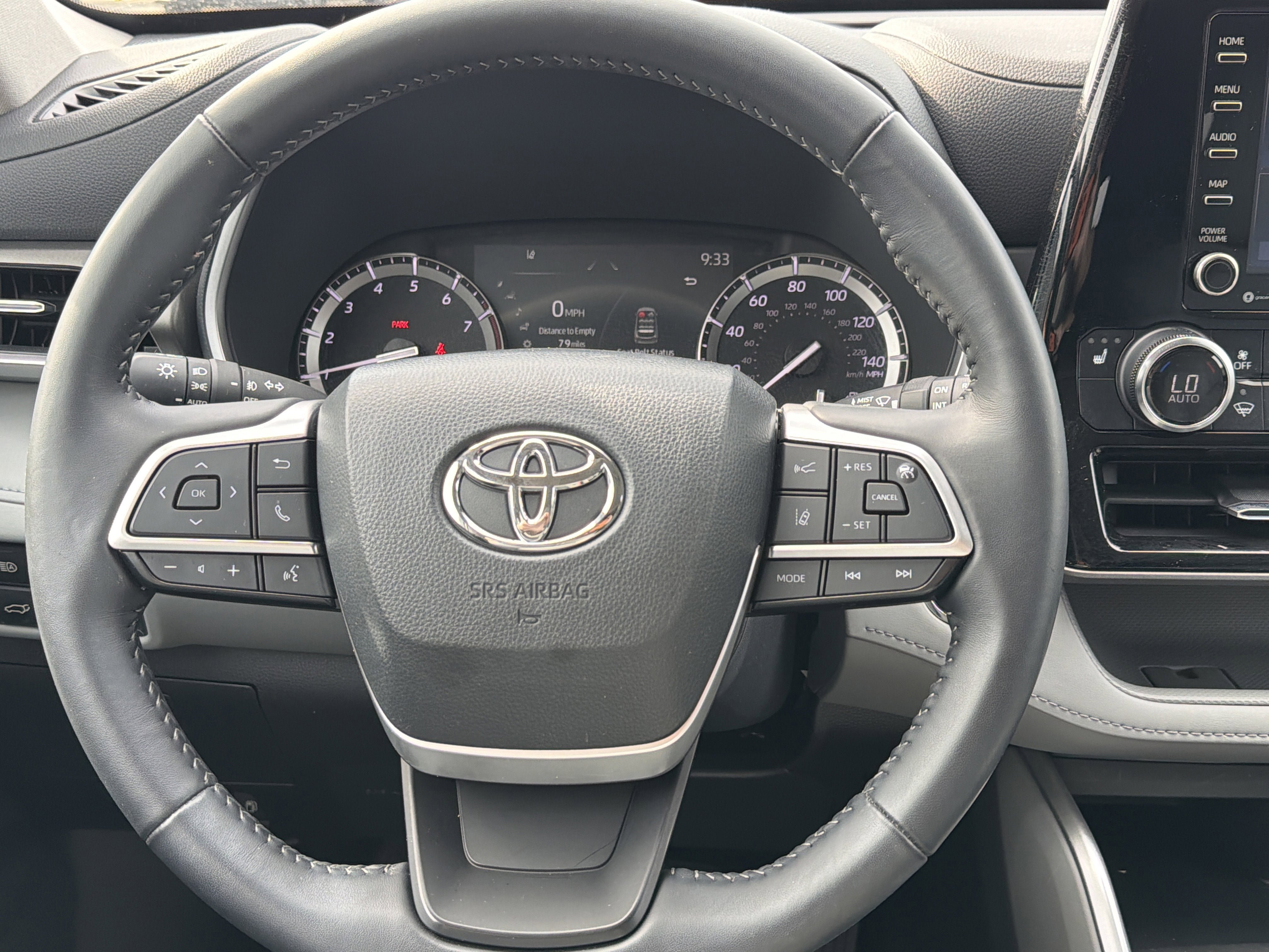 Used 2022 Toyota Highlander XLE AWD/4WD image 13