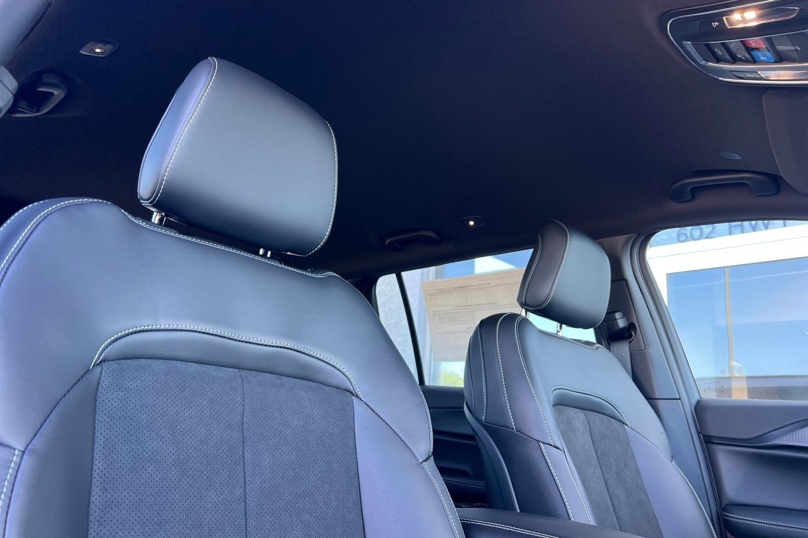 New 2025 Jeep Grand Cherokee L Laredo image 18