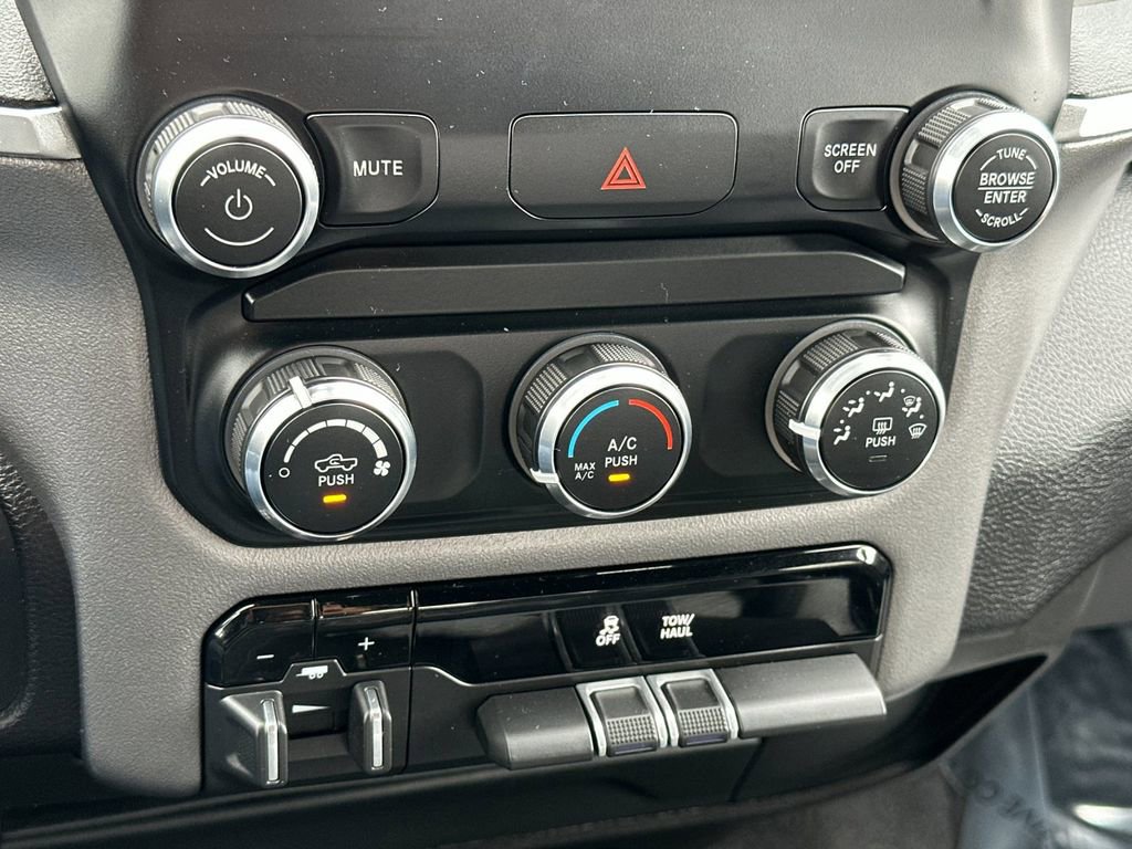 Used 2024 RAM 2500 Big Horn AWD/4WD image 18