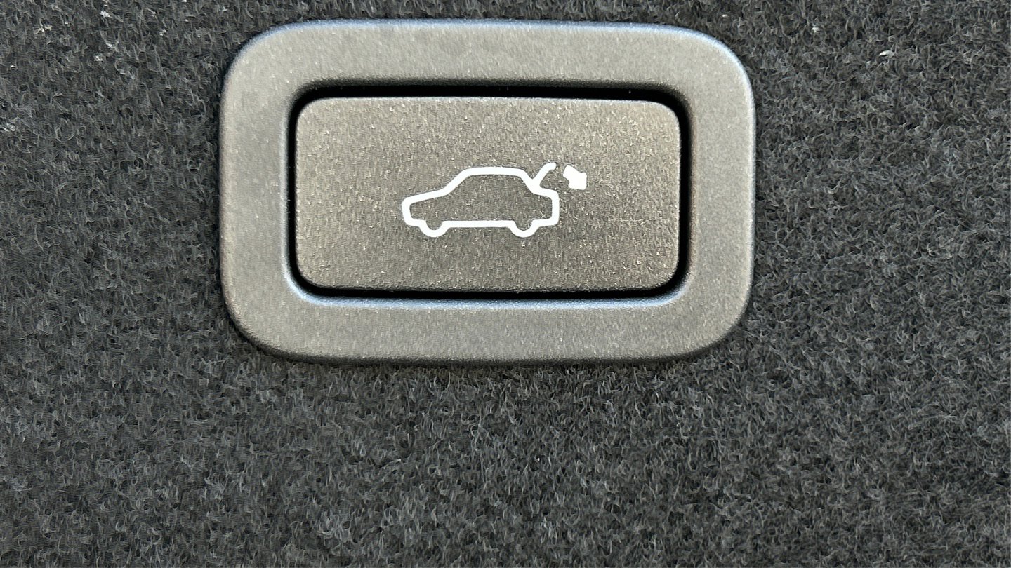 Used 2016 Jaguar XF R-Sport image 55