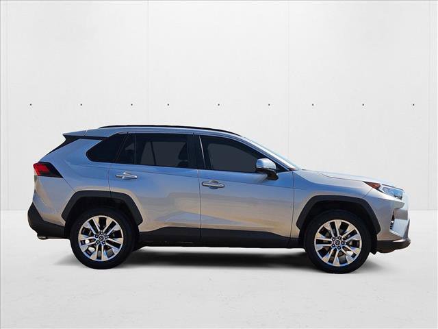 Used 2020 Toyota RAV4 XLE Premium image 4