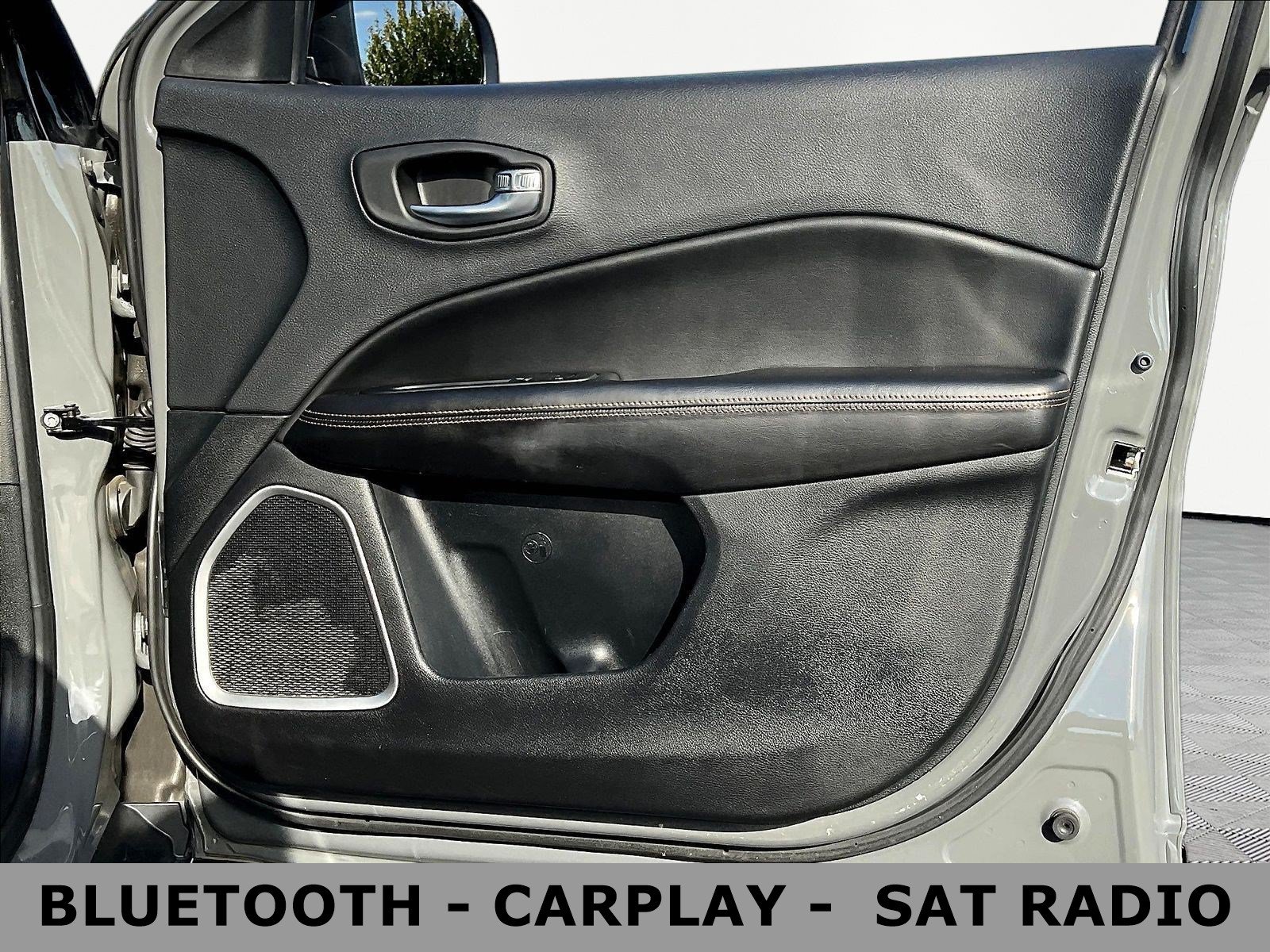 Used 2020 Jeep Compass Limited AWD/4WD image 29