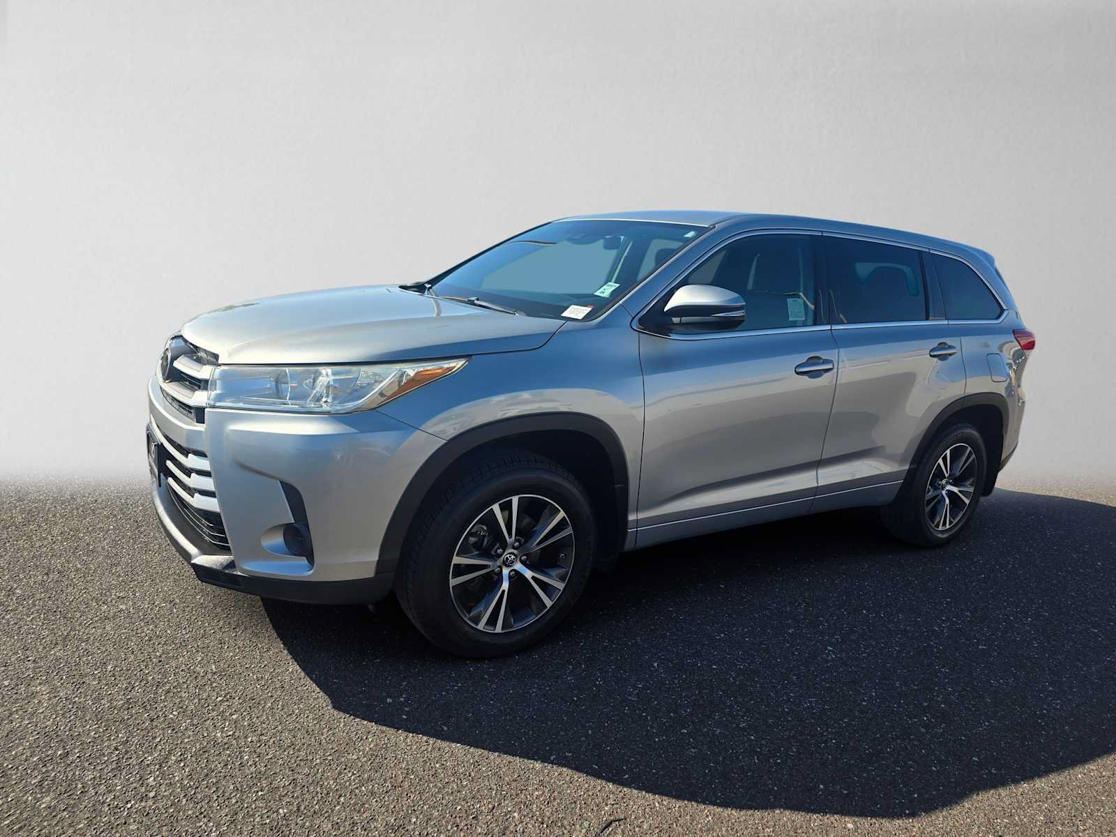 Used 2017 Toyota Highlander LE AWD/4WD image 7